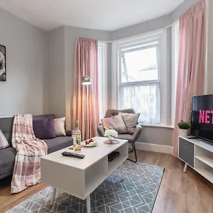 https://queens-house.bournemouth-hotels.org