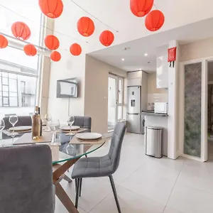 https://quarters-whitehall-sq.belfasthotelsireland.com